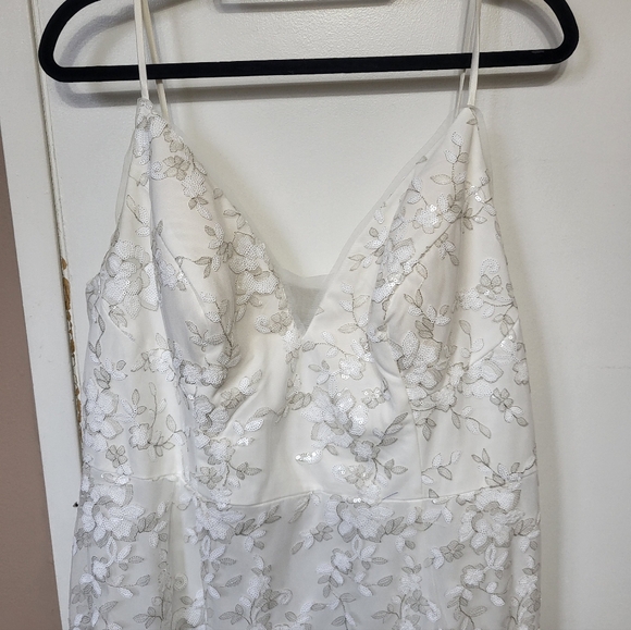 Ivory Lace Spaghetti Strap Bridal Dress - Picture 4 of 4